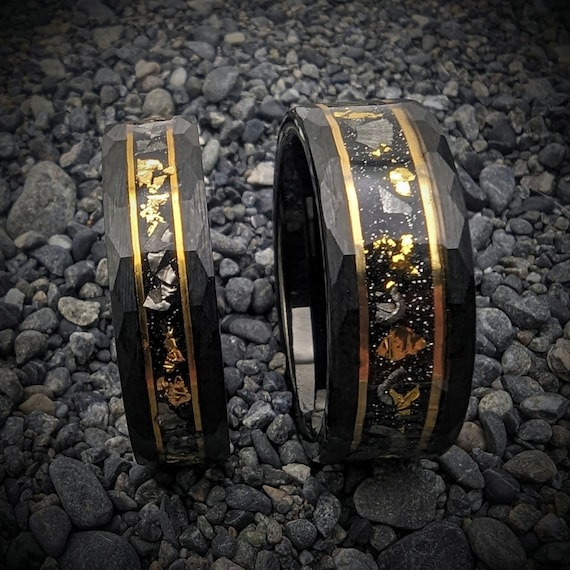 Meteorite and Gold Leaf Hammered Wedding Ring, Space ring, Meteorite ring, Men's ring, Gold ring, Hammered Wedding Ring, Unique wedding band