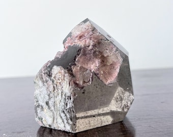 Garden Quartz Point Free Standing Lodolite Crystal Scenic Inclusion Quartz Specimen with Hematite