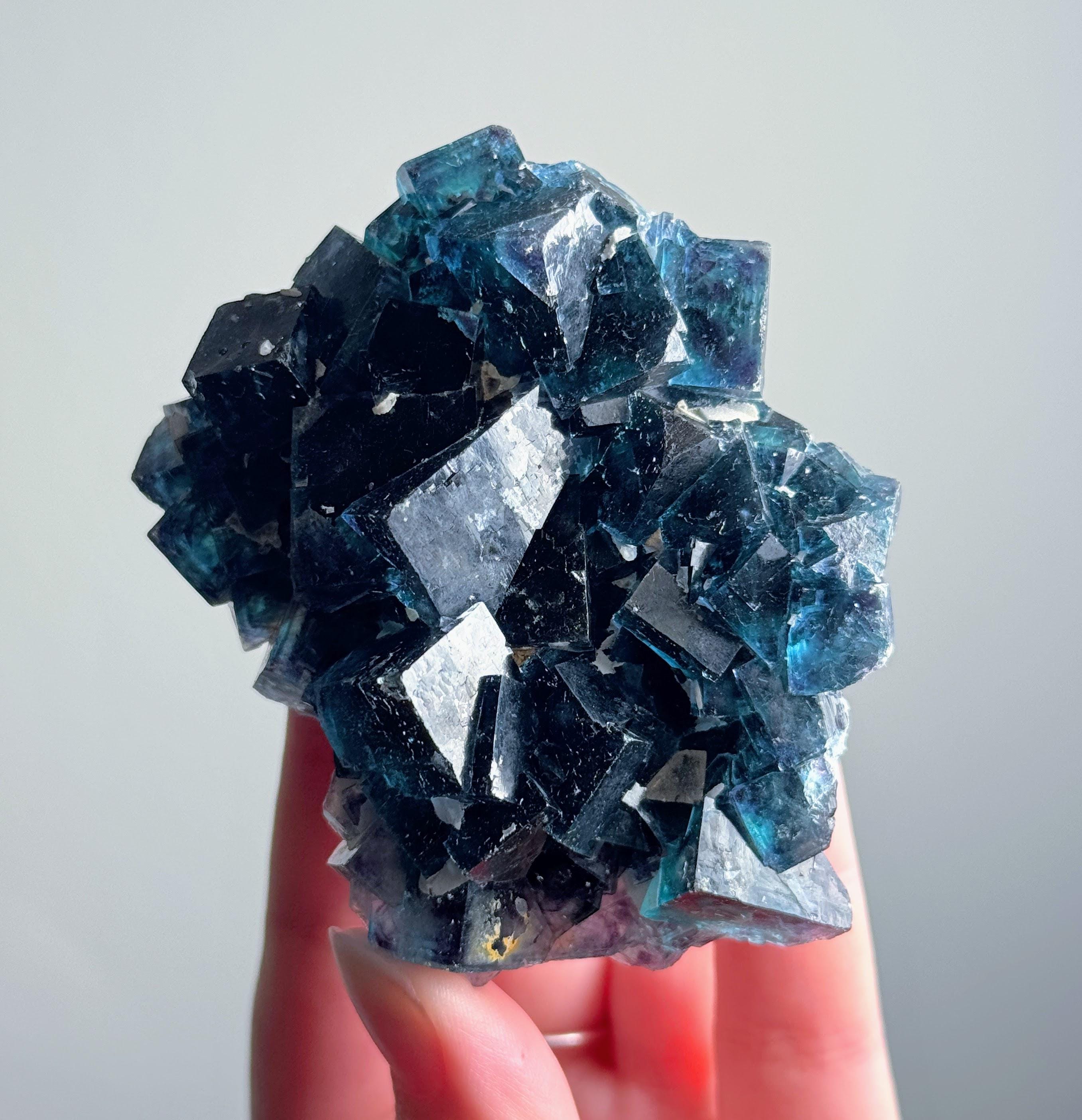 青い石様 Fluorite Clay Rock White Center, Celestite, - USA Ohio, Quarry, on