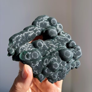 Hochwertiger samtiger Malachit aus Katzenaugen Kristall