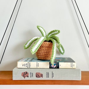 Crochet Mini Spider Plant Pattern, Crochet Plant Pattern, Spider Plant Crochet Pattern, Amigurumi Plant, Crochet Plant, Crochet Potted Plant