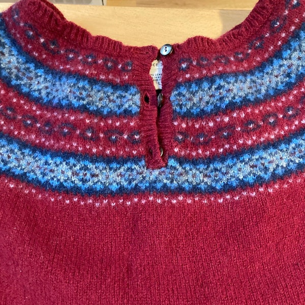 Suéter Lambswool Fair Isle, rico cuerpo rojo intenso con patrón de yugo azul, talla L Wms, Vintage Eddie Bauer, jersey de 3 botones delanteros, suave
