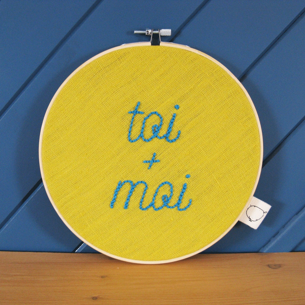 Tambour Brodé Toi + Moi sur Lin Jaune