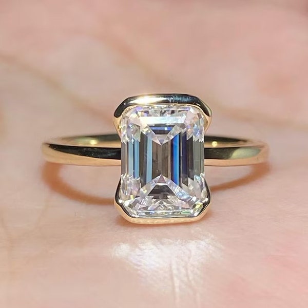 2Ct Emerald Cut Diamond Solitaire verlovingsring, 14K massief gouden halve bezel set sierlijke ring voor vrouwen, jubileumcadeau voor haar