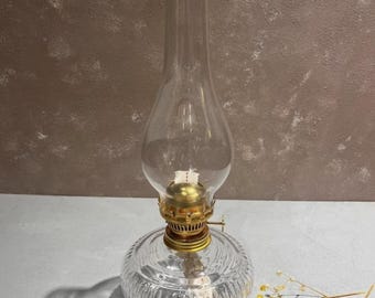 Lampe à Pétrole Vintage - Cuve En Verre émaillé Fleur Et Cheminée Cristal - Déco