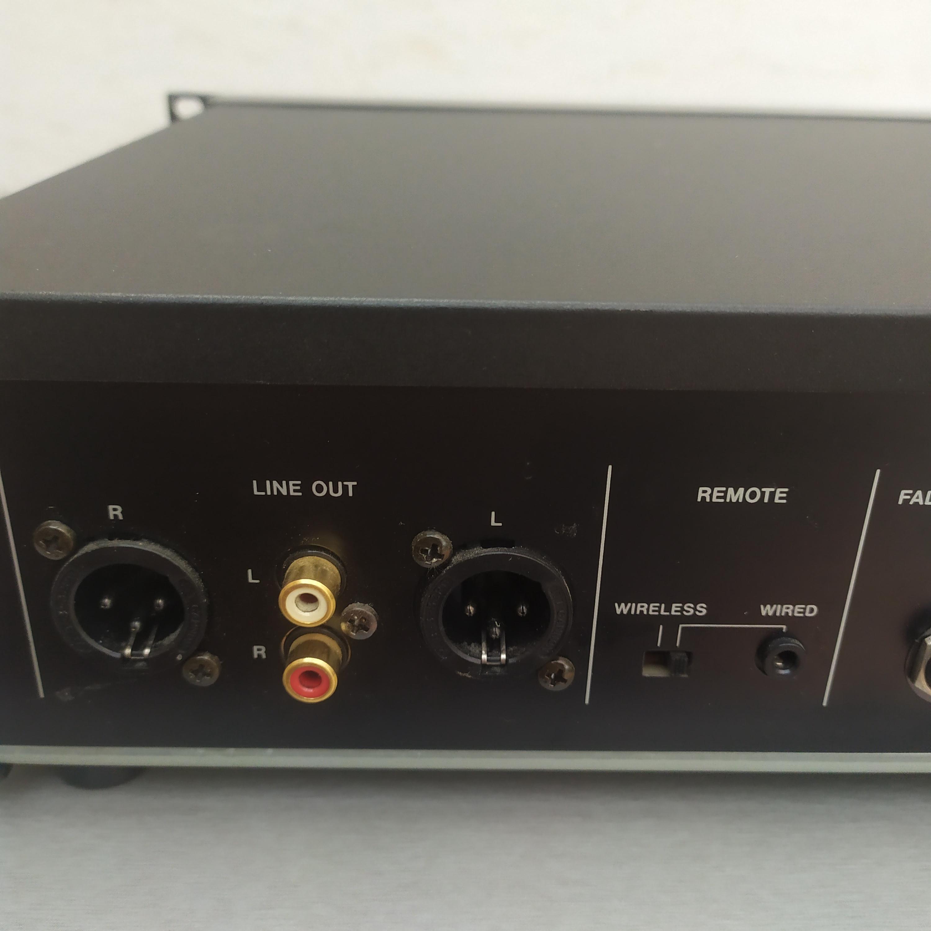 Tascam CD-401 MKII プロフェッショナルCDプレーヤー – スタジオ