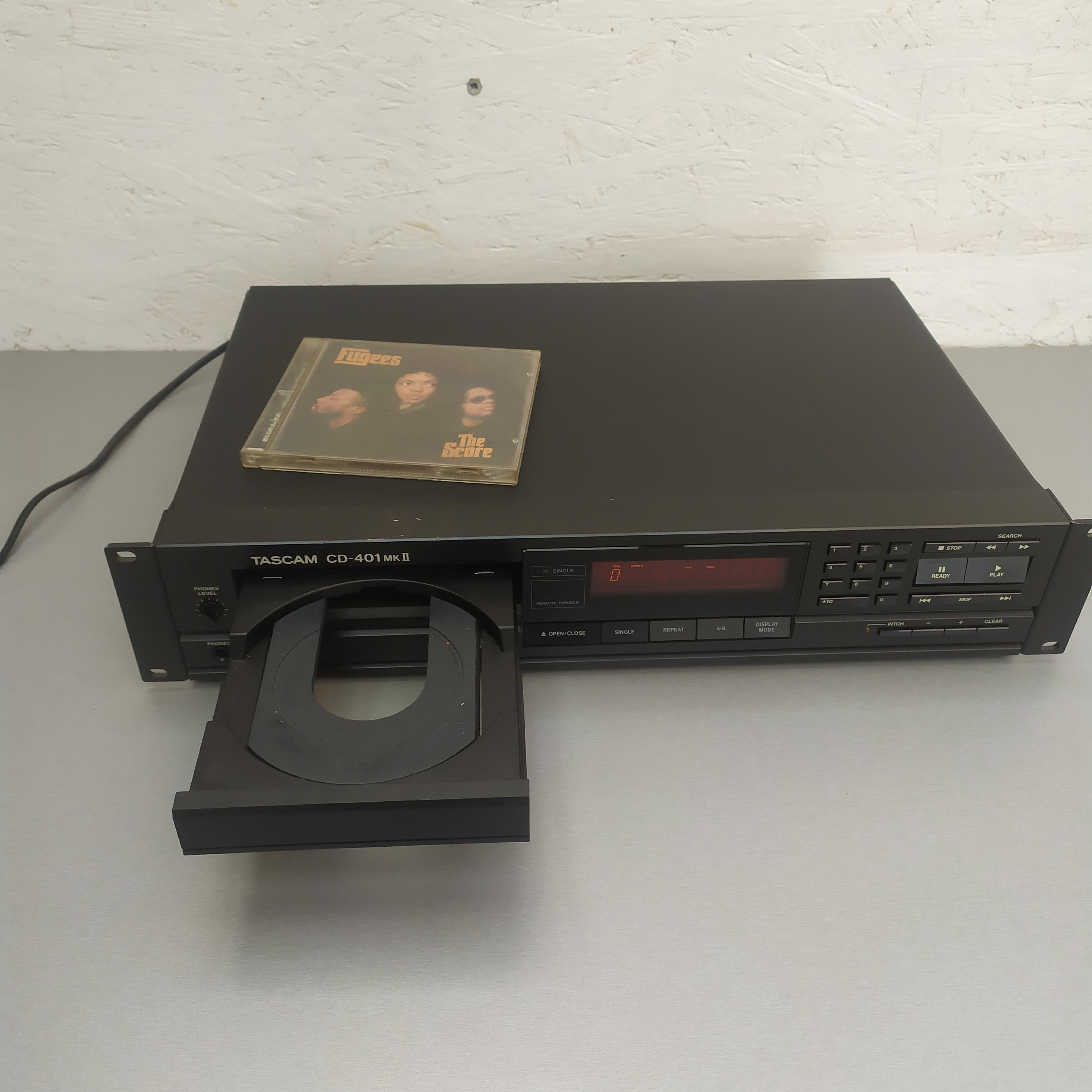 TASCAM タスカム　CDプレーヤー　CD-401 業務用CDプレーヤー TASCAM CD-401MKII 〓 希少 タスカムの高級リニア式フルサイズCD