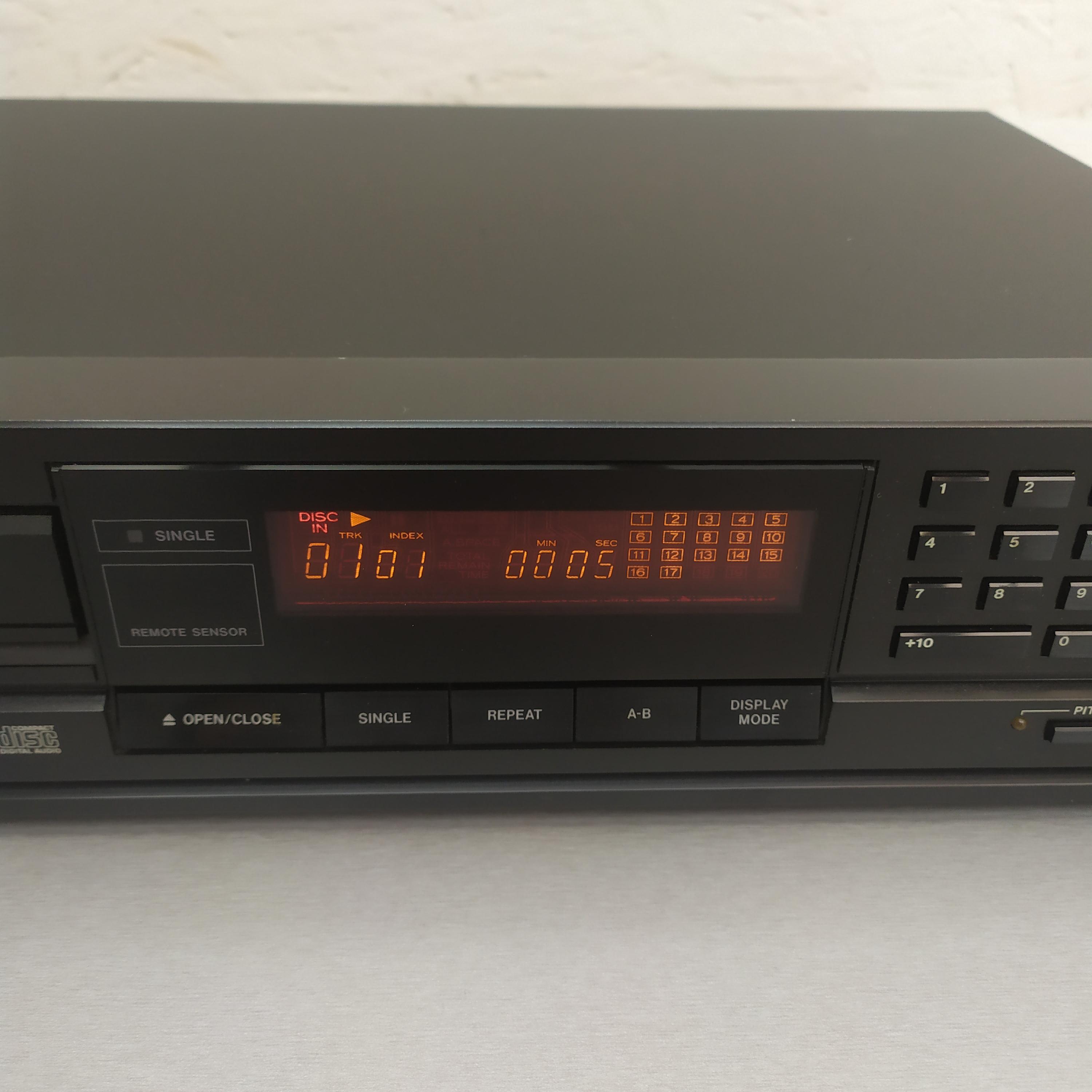 Tascam CD-401 MKII プロフェッショナルCDプレーヤー – スタジオ