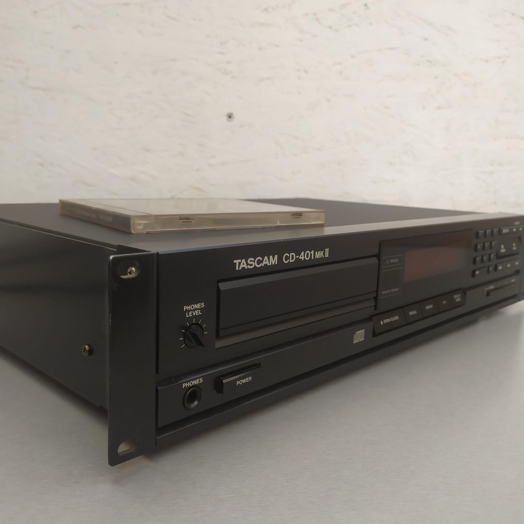 TASCAM タスカム　CDプレーヤー　CD-401 業務用CDプレーヤー il_1080xN.7243105301_2jix.jpg