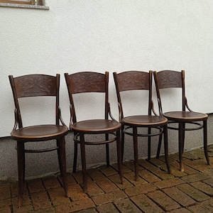 Set of 4 Original Thonet Mundus Art Nouveau Bentwood Bistro Chairs