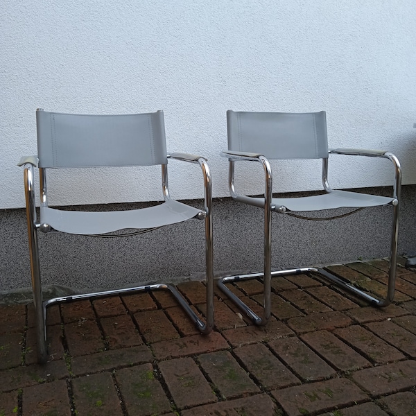 1 von 2 Vintage Bauhaus Chromgrau Leder Freischwinger, Design als Modell S34 Sessel von Mart Stam für Thonet, Bürorohrstühle