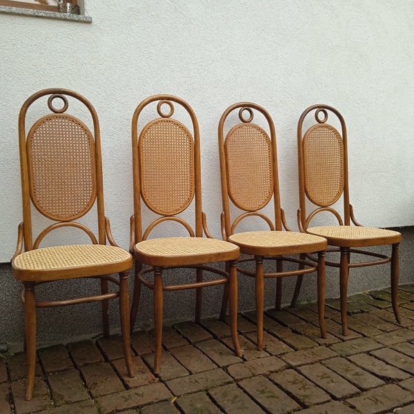 1 van de 4 Thonet gebogen houten café-bistrostoelen met hoge rugleuning nr. 17, kardinaal eetkamerstoelen, nieuwe rotan stoelen