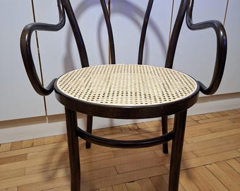 Vintage Bentwood Armchair – Mundus Varaždin, Restored Rattan Seat