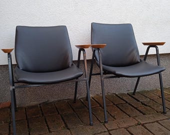 Sillón Lupina de Niko Kralj: cuero sintético negro restaurado, estilo moderno de mediados de siglo