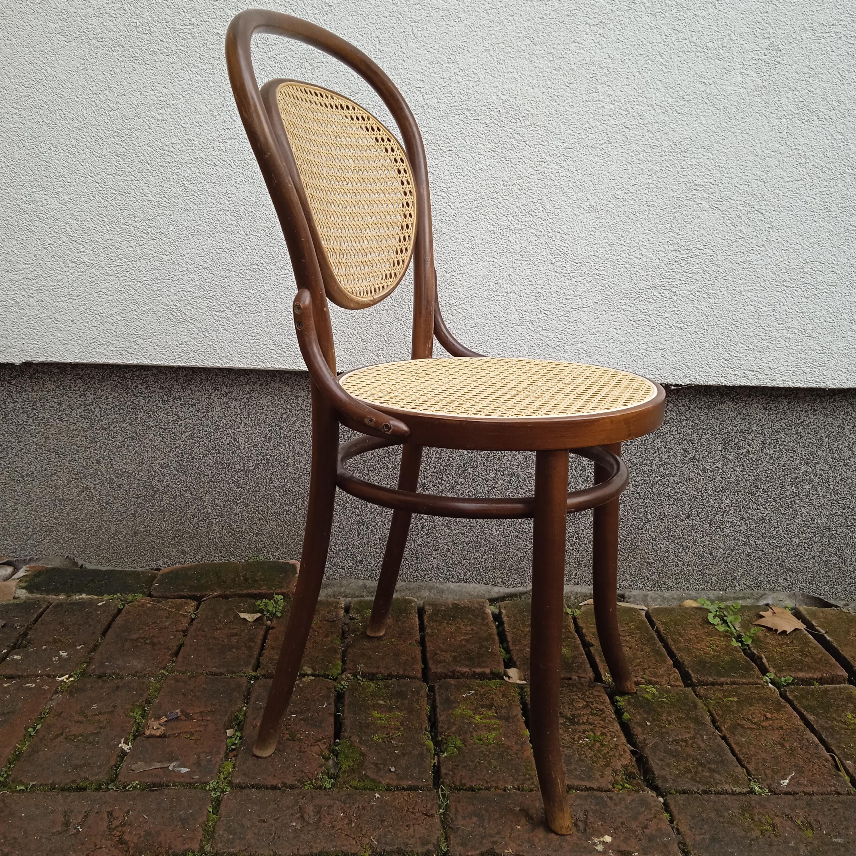 Thonet Mundus No. 15 Bentwood Chair: Vienna Coffee House Bistro