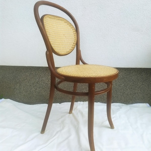 Thonet Mundus No. 15 chair, bentwood cafe bistro dining chair, Vienna coffee house chair, kitchen chair