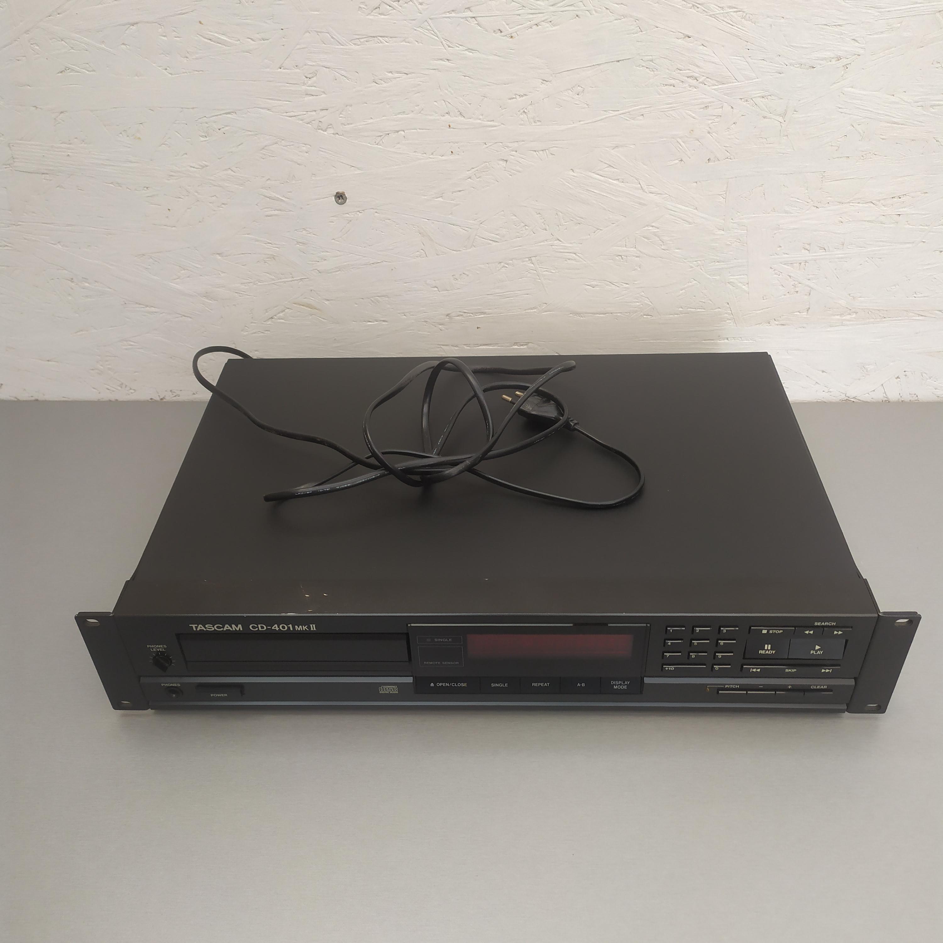 Tascam CD-401 MKII プロフェッショナルCDプレーヤー – スタジオ