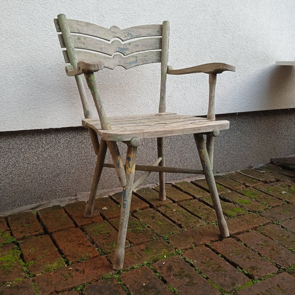 Fauteuil en bois primitif antique peint à la main, chaise en bois vintage avec peinture vieillie, shabby chic, projet de restauration