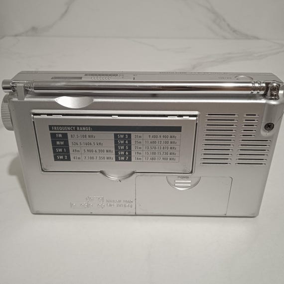 【希少／使用歴2回】GRUNDIG社製ラジオ YACHT BOY P2000 希少／使用歴2回】GRUNDIG社製ラジオ YACHT BOY P2000 sddefault.jpg