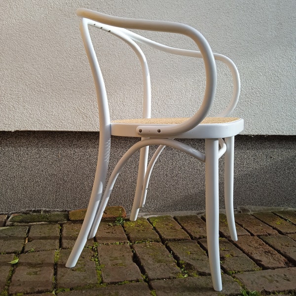 Fauteuils de salle à manger Le Corbusier, chaises Thonet, chaise viennoise en bois cintré, entièrement restauré avec du rotin neuf et une finition blanche, classiques en bois cintré