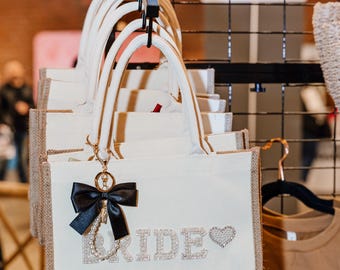 Bolso de mano personalizado con inicial de perla: regalo para parejas, damas de honor y bodas