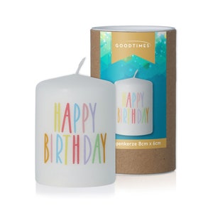 Stumpenkerze | Weiß | Bunter "Happy Birthday" Schriftzug | 8x6cm