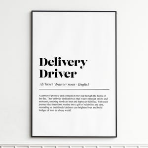 Peut inclure: Une affiche encadrée avec les mots "Delivery Driver" en gras, en noir. En dessous, la prononciation phonétique et le mot "nom". Le texte décrit le rôle d'un livreur.