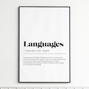 Könnte beinhalten: Ein gerahmter Druck mit dem Wort "Languages" in fetter schwarzer Schrift. Darunter sind die phonetische Aussprache und die Definition angegeben. Der Text beschreibt Sprachen als Brücken der menschlichen Verbindung, die Wörter und Geschichten weben.