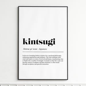 Może przedstawiać: Oprawiony wydruk z napisem "kintsugi" pogrubioną czcionką. Poniżej znajduje się definicja: "/kintsu'gi/ rzeczownik japoński." Tekst opisuje japońską sztukę naprawiania potłuczonej ceramiki, celebrując niedoskonałość i odporność.