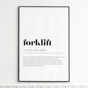 Peut inclure: Impression encadrée avec le mot "forklift" en gras noir. En dessous, la prononciation phonétique et le mot "nom" sont affichés. L'impression comprend également une définition du mot.