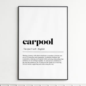 Puede incluir: Una impresión en blanco y negro enmarcada con la palabra "carpool" en negrita. Debajo, la pronunciación fonética y la frase "verb. English". La impresión incluye una definición de compartir coche.