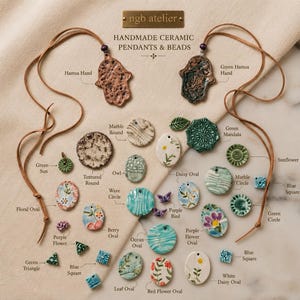 Colgantes de cerámica hechos a mano / Cerámica bohemia con forma de mano de Hamsa, joyería floral de arcilla
