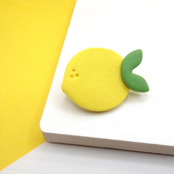 Broche citron fait main, Accessoire moderne et original, Pin's fruits tendance