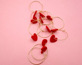 Boucles d'oreilles de la Saint Valentin, Boucles d'oreilles créoles coeur rouge, Joli bijou mignon, délicat, Cadeau pour elle, cadeau femme