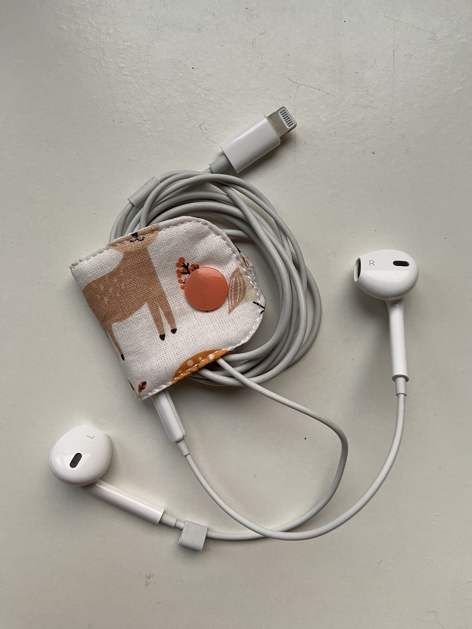 Protecteurs de Câbles en Carton Mignon, Protecteur de Câble pour Chargeur  d'iPhone, Ligne de Données, Protège-Fil d'écouteur, Anime Chat : :  High-Tech