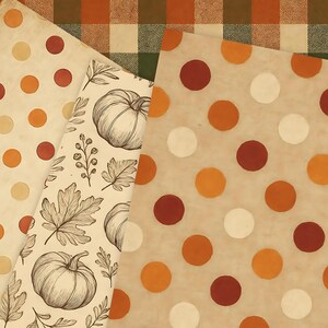 Puede incluir: Una selecci&oacute;n de papel de regalo con tem&aacute;tica oto&ntilde;al. Una hoja presenta un dise&ntilde;o de calabaza y hojas, otra tiene un patr&oacute;n de lunares en naranja, blanco y rojo. Una tercera hoja tiene un patr&oacute;n de cuadros en verde, marr&oacute;n y naranja.
