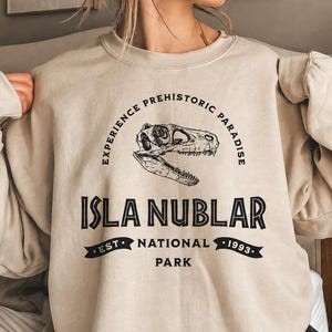 Sweatshirt van Nationaal Park Isla Nublar - Cadeau voor Jurassic Park-filmfans, Jurassic World-shirt, opgericht in 1993, shirt met filmthema uit de jaren 90, nostalgisch cadeau