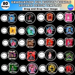 Könnte beinhalten: Eine Sammlung von 80 Abschluss-Anstecknadel-Designs. Jeder Button hat ein einzigartiges Design mit Text wie "Senior 2026", "Glückwunsch" und Schülernamen. Die Buttons sind rund mit Anstecknadel-Rückseite, vor schwarzem Hintergrund.