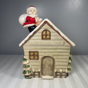 Boîte à biscuits Santa&#39;s Candy House avec couvercle en céramique Otagari 1979 peint à la main