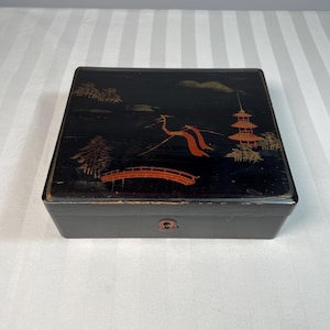 Vintage Japanese Laquer Oriental Trinket Box