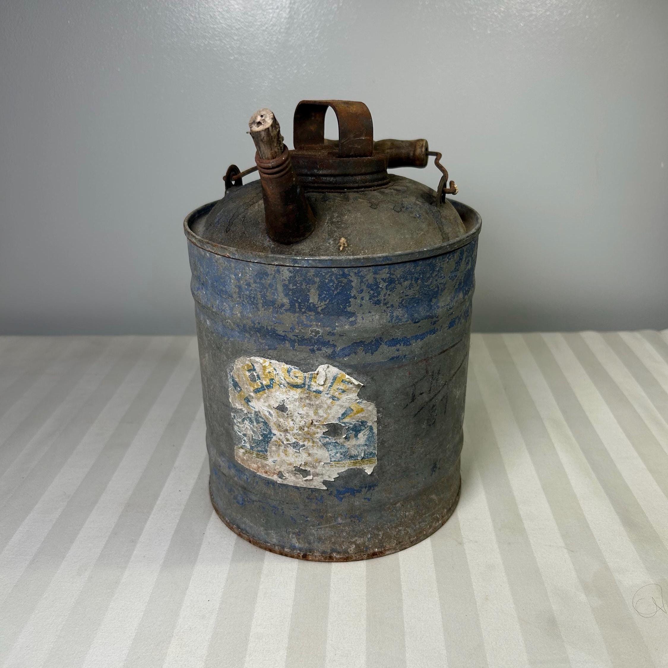 アンティークイーグルメタル亜鉛メッキ灯油ガス缶（木製ハンドル付き
