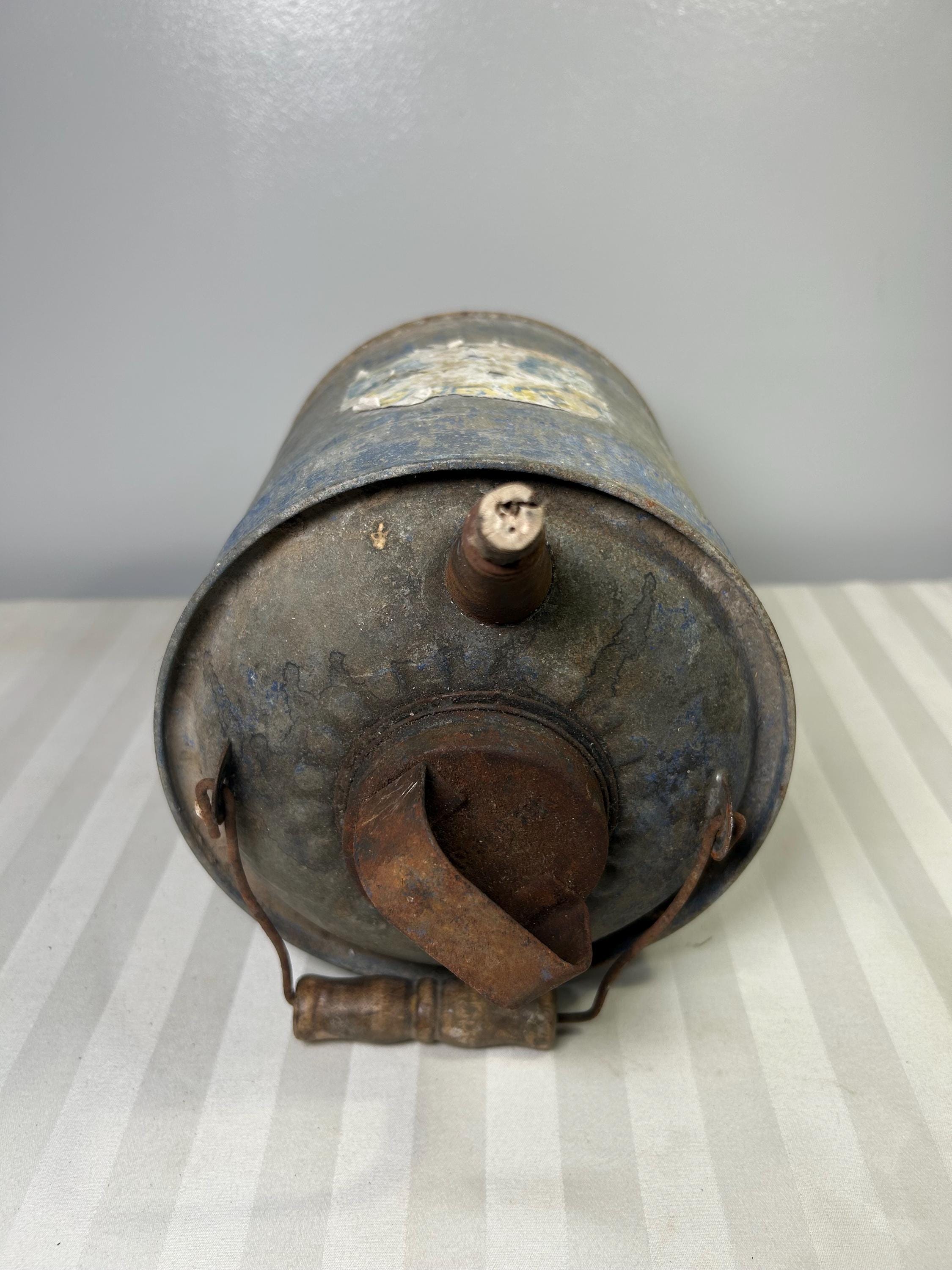 アンティークイーグルメタル亜鉛メッキ灯油ガス缶（木製ハンドル付き