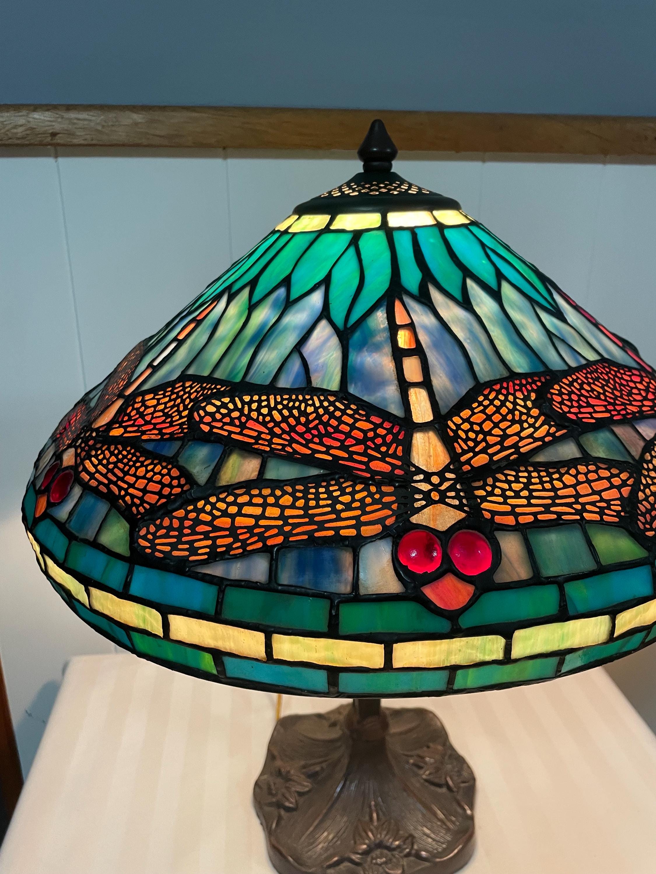 高さ20インチのトンボ柄ティファニースタイルステンドグラスランプ