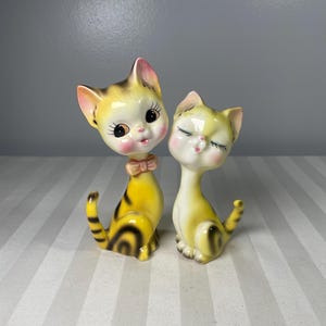 Vintage Retro Ceramic Tiger Cat Figurines Mid-Century Japanese Kitsch Pair Adorable Home Decor Collectibles Inarco Japan
