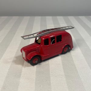 Camión de bomberos aerodinámico de Dinky Toys, modelo vintage de coche fundido a presión, fabricado en Inglaterra