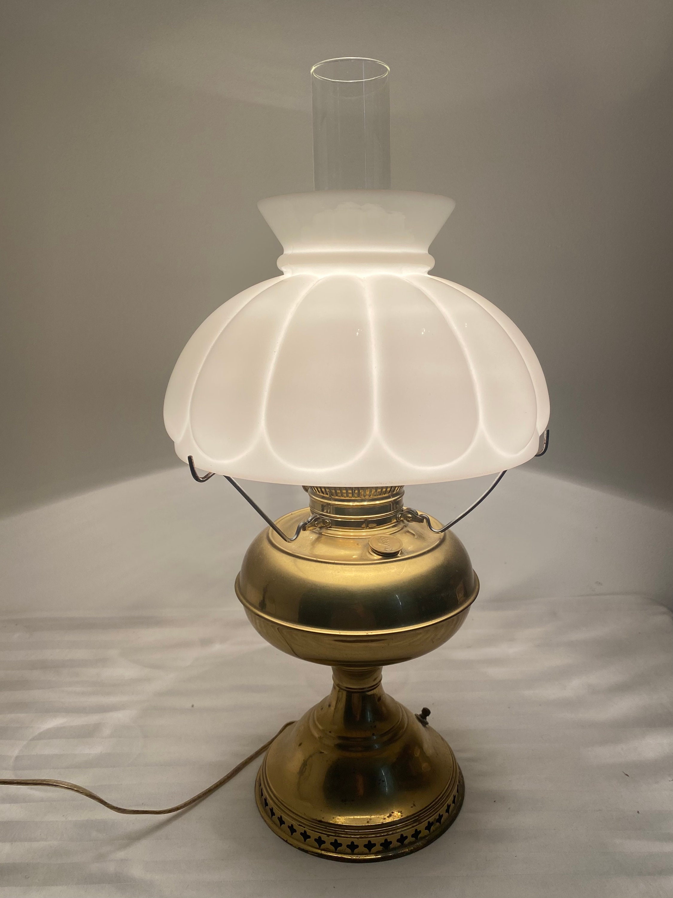 Atq. Rayo Round Wick Kerosene Oil Lamp - Light - Font- Burner Patents  1894-1905