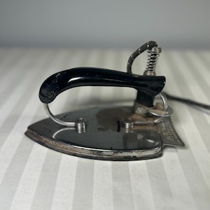 Fer à repasser de voyage Radiola ancien - Électroménager