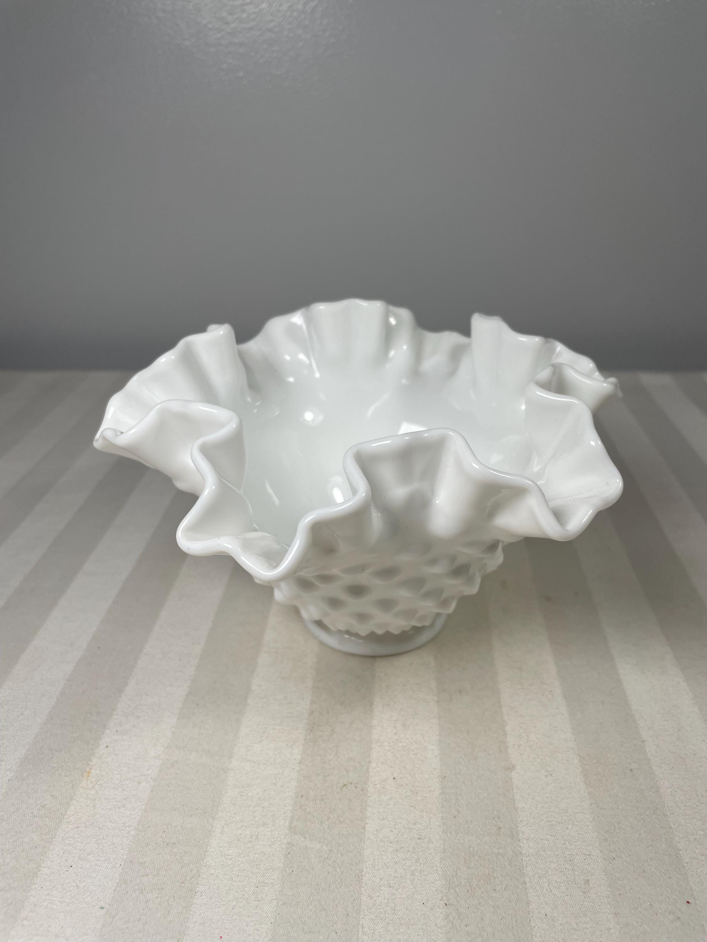 フェントン　ホブネイル　ホワイト　ラージフリルボウル フェントン ホブネイル ホワイト ラージフリルボウル 2025年最新