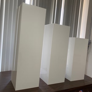 Piédestaux/plinthes en acrylique blanc