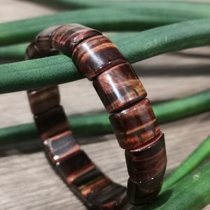 Red bull&#39;s eye, natural stone -&gt; 12/10 mm rectangular bead bracelet